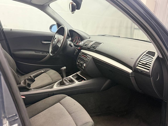 BMW 120i 9 of 12