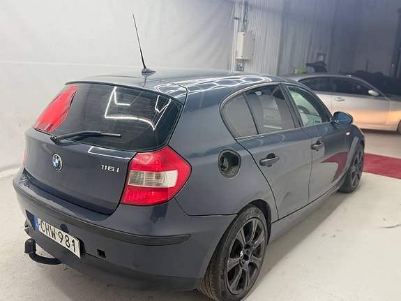 BMW 120i 6 of 12