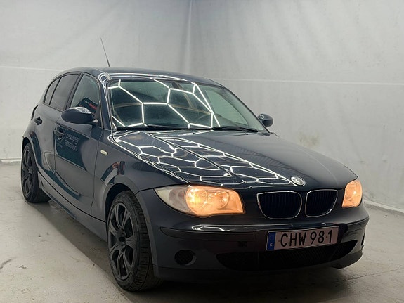 BMW 120i 2 of 12