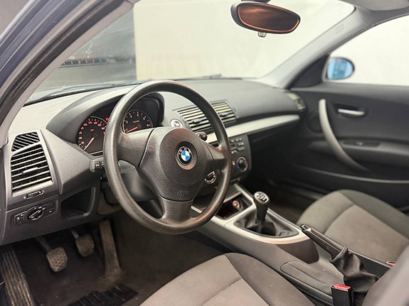 BMW 120i 10 of 12