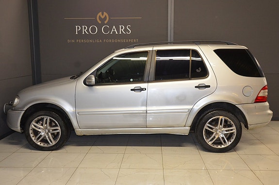 Mercedes-Benz ML270 4 of 5