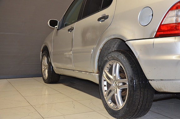 Mercedes-Benz ML270 7 of 21