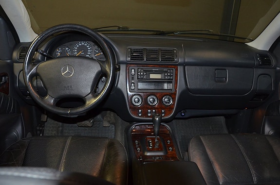 Mercedes-Benz ML270 12 of 21