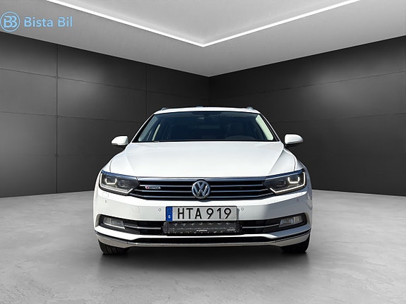 Volkswagen Passat 8 of 22