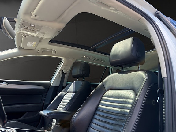 Volkswagen Passat 16 of 22