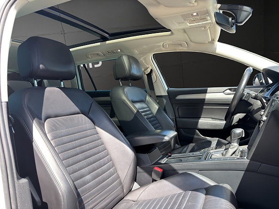 Volkswagen Passat 19 of 22
