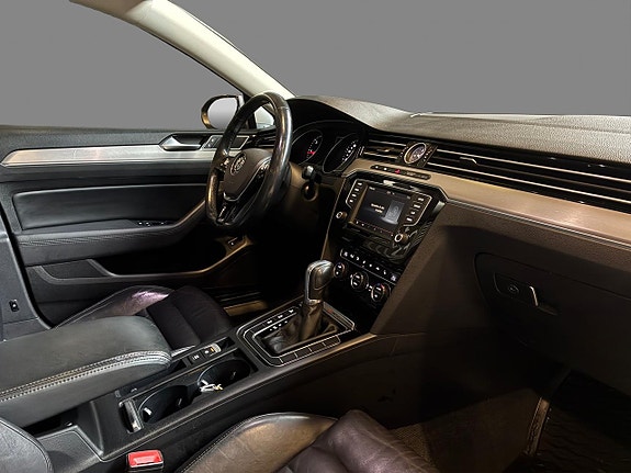 Volkswagen Passat 12 of 22