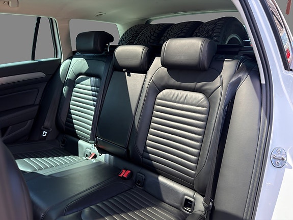 Volkswagen Passat 18 of 22