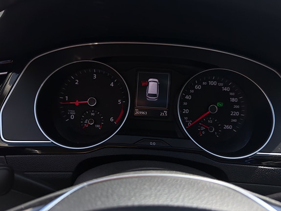 Volkswagen Passat 14 of 22