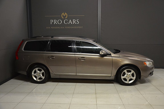 Volvo V70 2 of 5