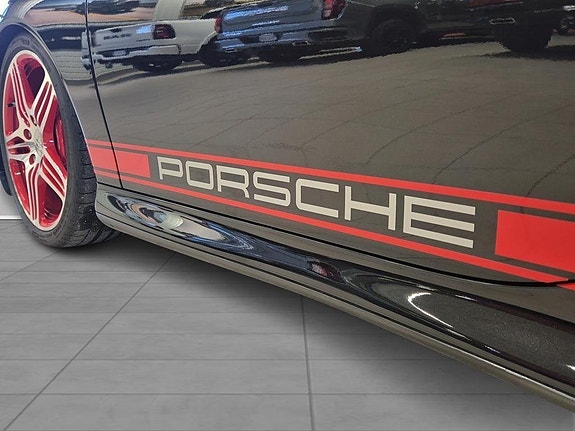 Porsche 911 Carrera 4S 22 of 28