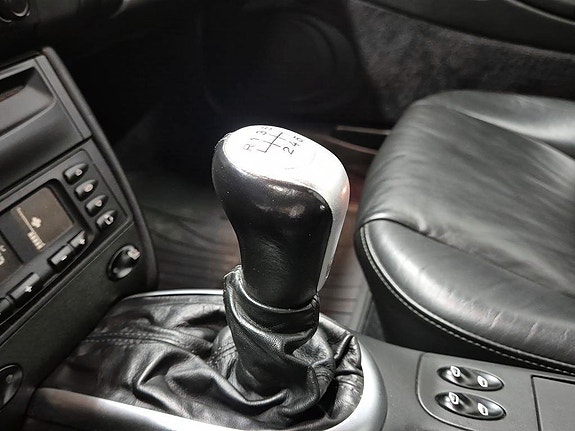 Porsche 911 Carrera 4S 18 of 28