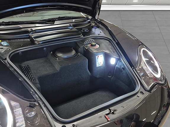 Porsche 911 Carrera 4S 24 of 28