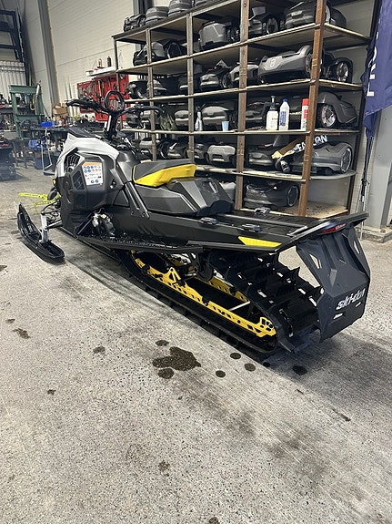 Ski-Doo Summit SP 850E-TEC 146 2 of 4
