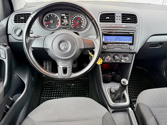 Volkswagen Polo 10 of 16