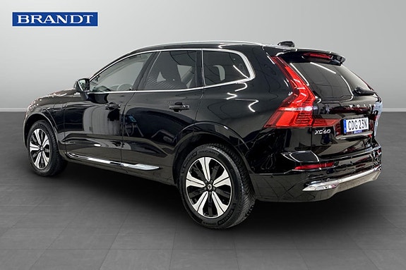 Volvo XC60 2 of 9