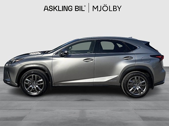 Lexus NX300h 3 of 5