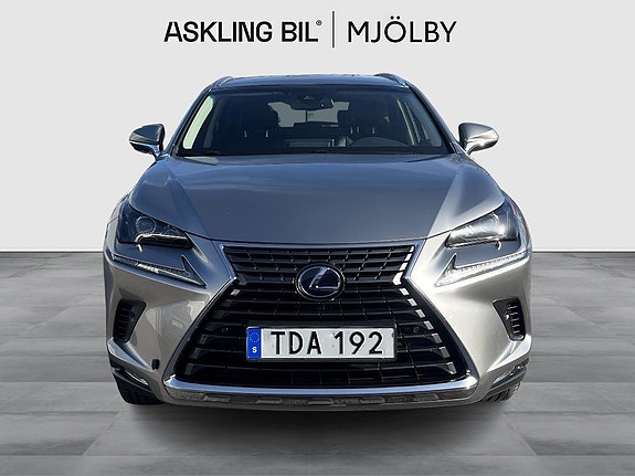 Lexus NX300h 5 of 5