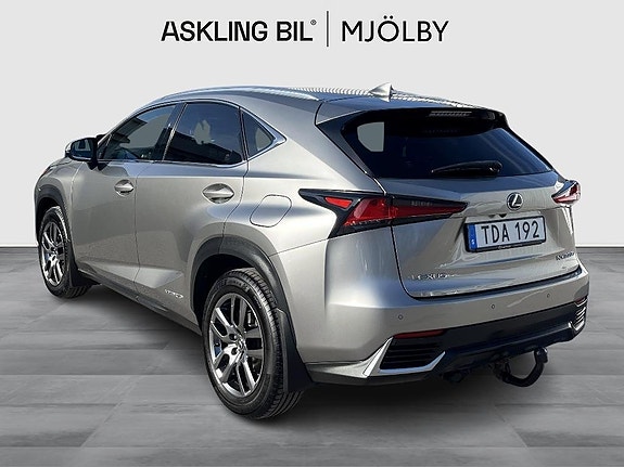 Lexus NX300h 2 of 5