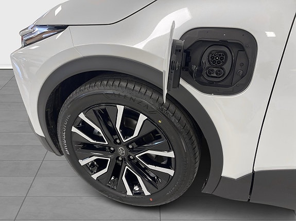 Toyota C-HR+ 15 of 18