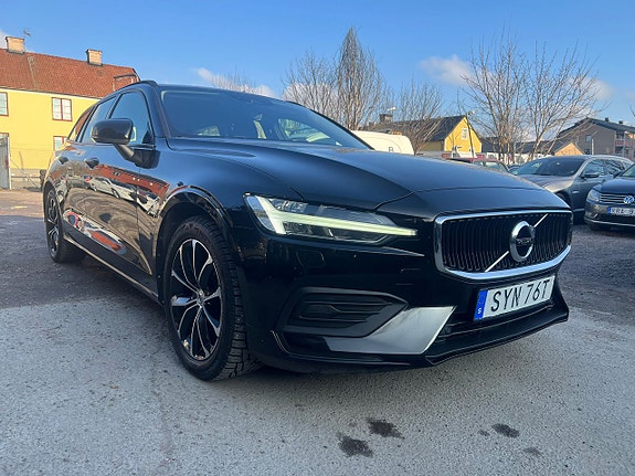 Volvo V60 2 of 10