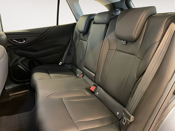 Subaru Outback 13 of 19