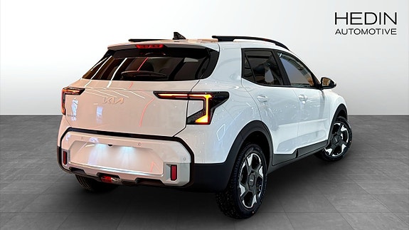 Kia Stonic 2 of 13