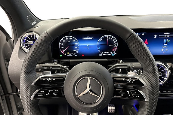 Mercedes-Benz GLA250 e 10 of 26