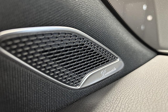 Mercedes-Benz GLA250 e 18 of 26