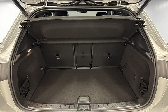 Mercedes-Benz GLA250 e 7 of 26