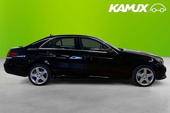 Mercedes-Benz E220 2 of 5
