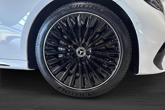 Mercedes-Benz E300 de 5 of 18