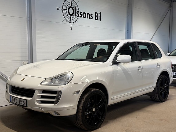 Porsche Cayenne 2 of 5