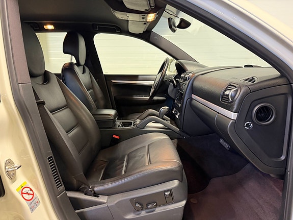 Porsche Cayenne 12 of 20