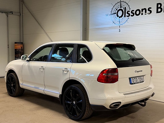 Porsche Cayenne 4 of 5