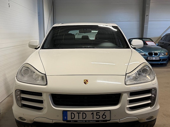 Porsche Cayenne 9 of 20