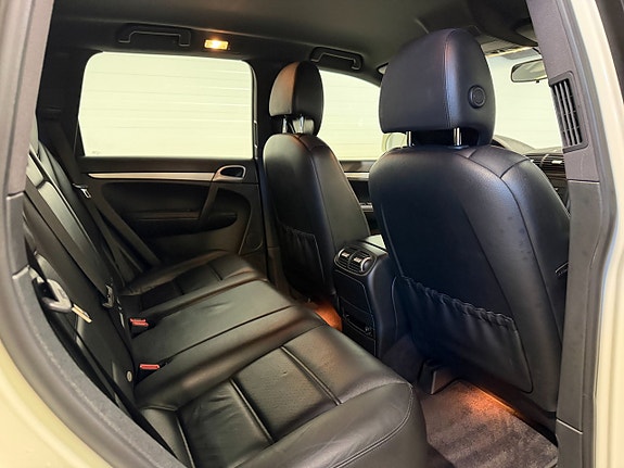Porsche Cayenne 11 of 20
