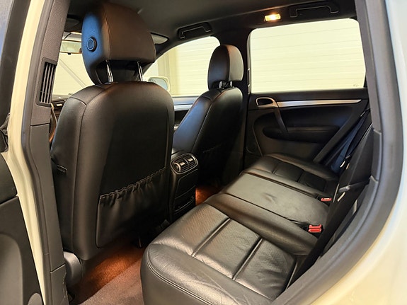 Porsche Cayenne 17 of 20