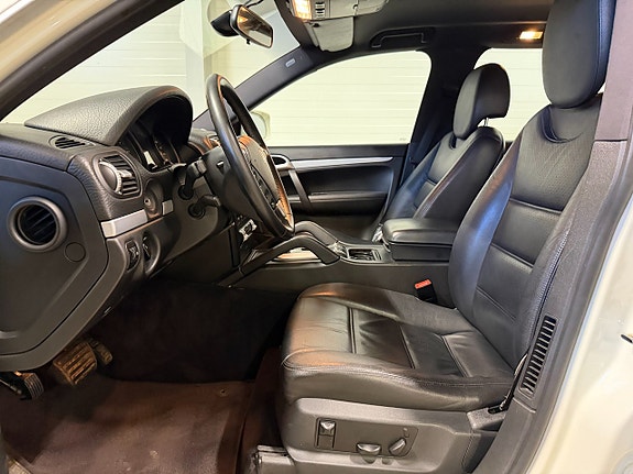 Porsche Cayenne 15 of 20