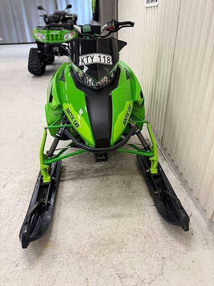 Arctic Cat M 8000 Hardcore 153" 3 of 5