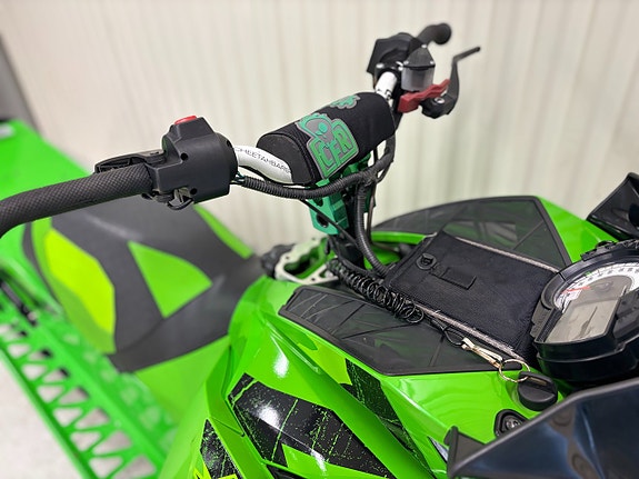 Arctic Cat M 8000 Hardcore 153" 7 of 11