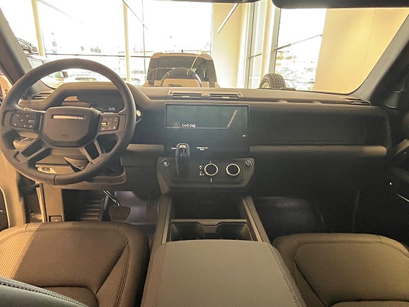 Land Rover Defender 110 8 of 8