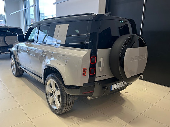 Land Rover Defender 110 2 of 5