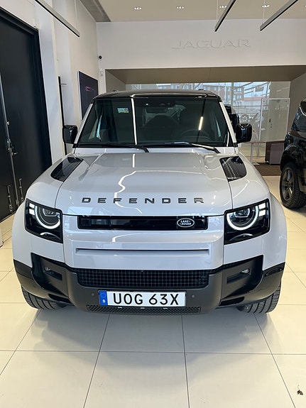 Land Rover Defender 110 3 of 5