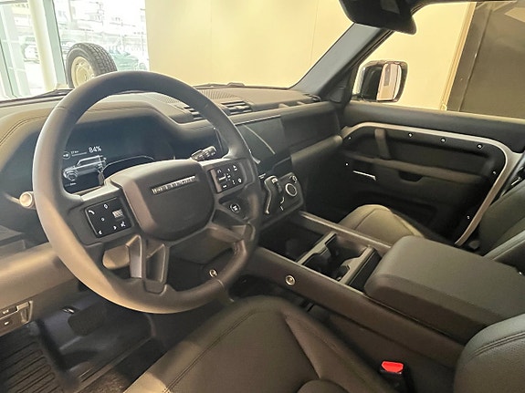 Land Rover Defender 110 5 of 5