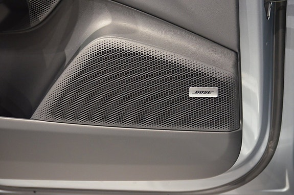 Porsche Macan 4 18 of 20