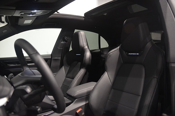 Porsche Macan 4 11 of 20