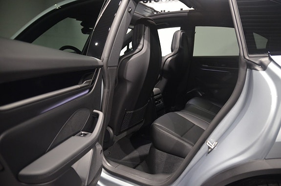 Porsche Macan 4 14 of 20