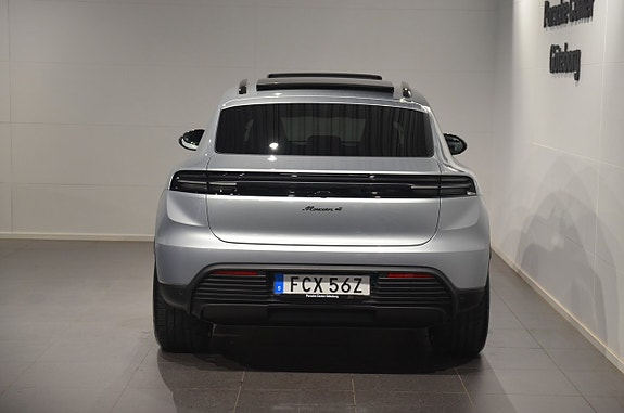 Porsche Macan 4 7 of 20