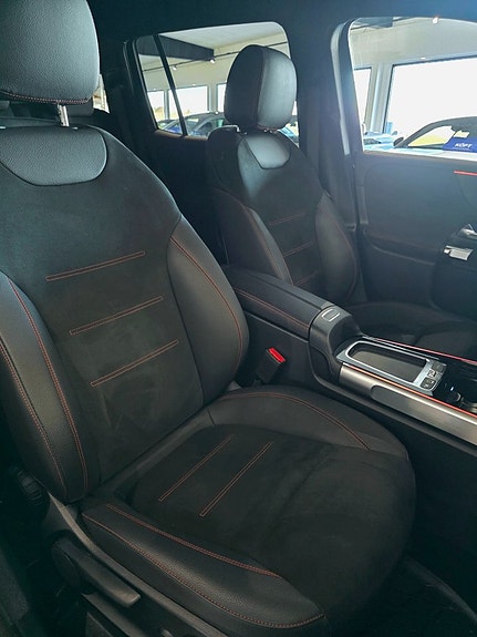 Mercedes-Benz GLB200 14 of 15